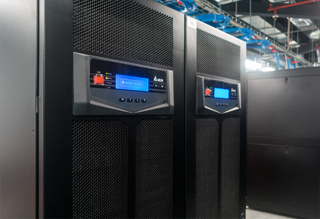 Os UPS online Ultron série HPH da Delta são instalados para proteger equipamentos de TI e sistemas de resfriamento de precisão nos data centers