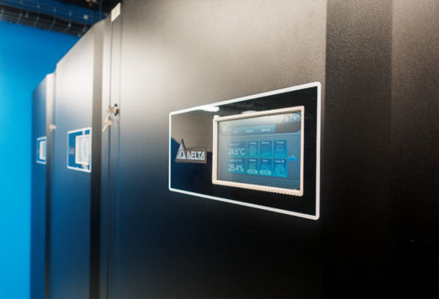 Environmental indicators, such as temperature and humidity, can be monitored and managed via the local LCD monitor of the precision cooling system.